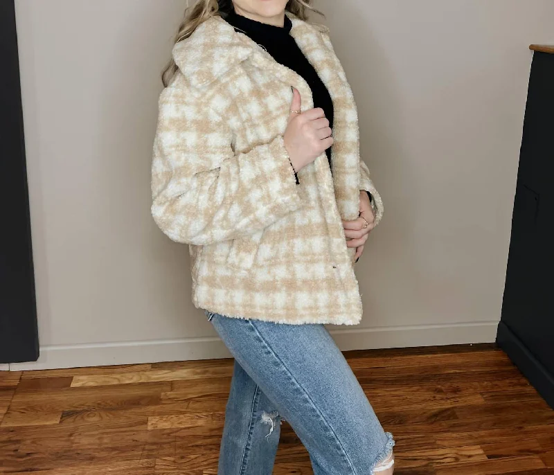 Holiday Houndstooth Jacket In Beige